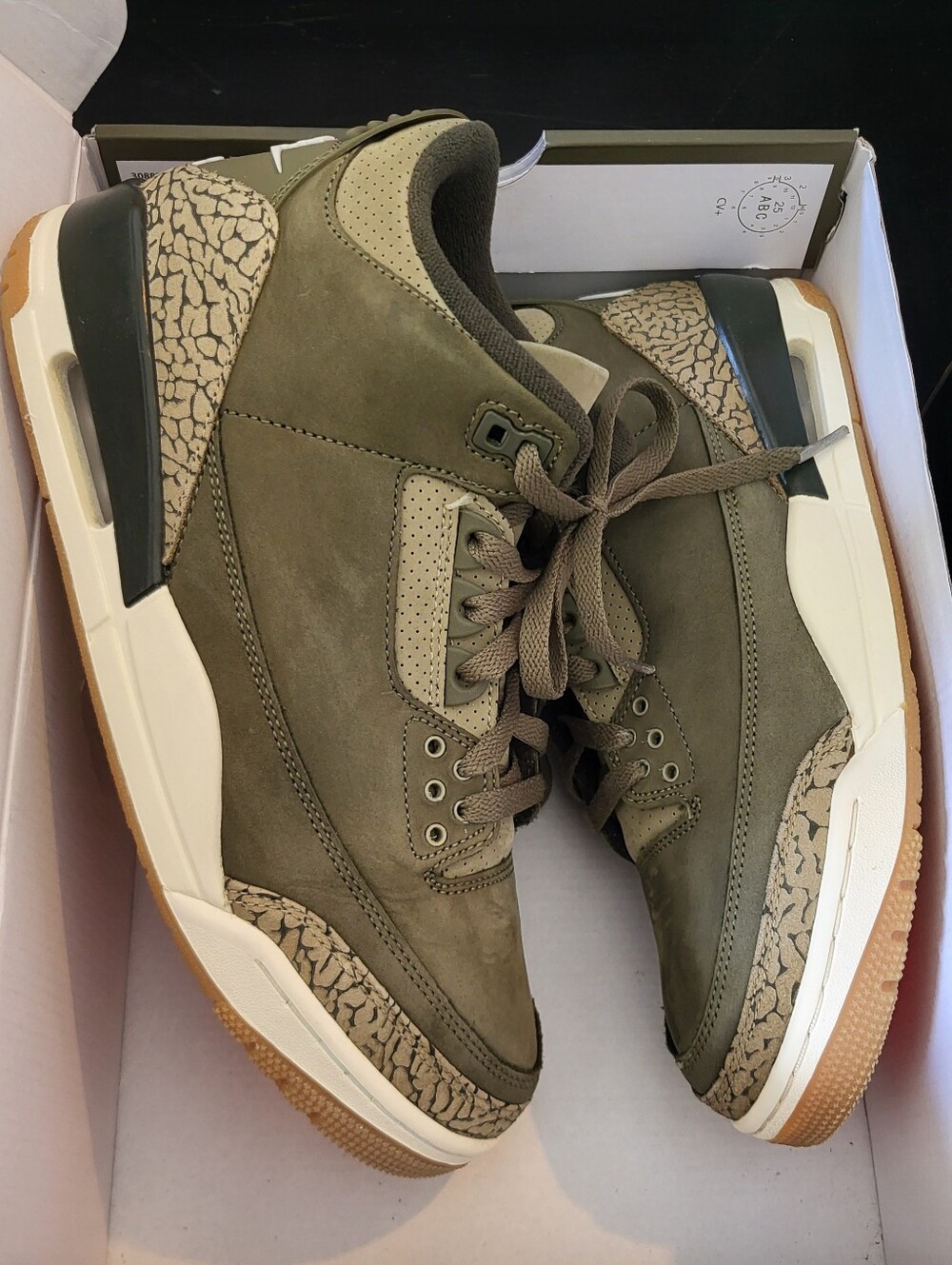 Jordan Men's Olive/Tan Retro Sneakers